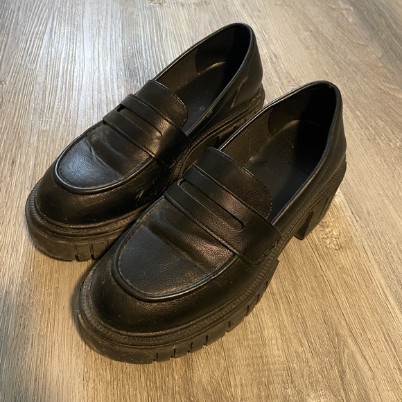 ⭐️ Women’s Loafers ⭐️ - Picture 2 of 2